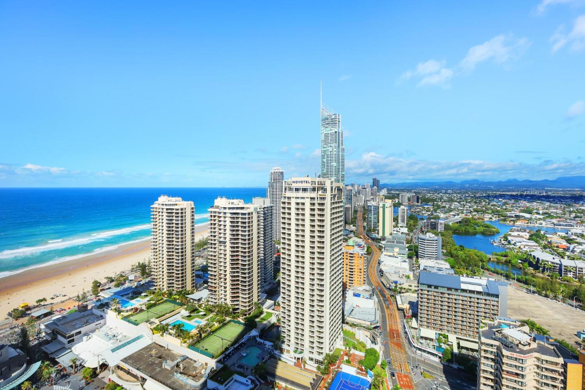 Number 1 H Residences - Wifi, Parking & By Holidays Apartment *