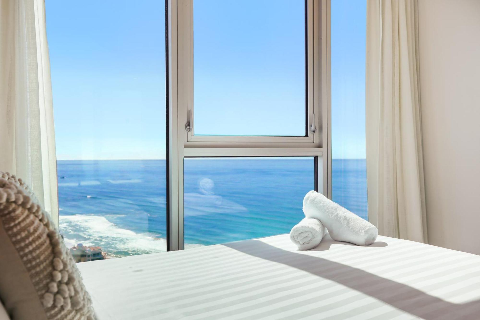 Number 1 H Residences - Wifi, Parking & By Holidays Apartment *